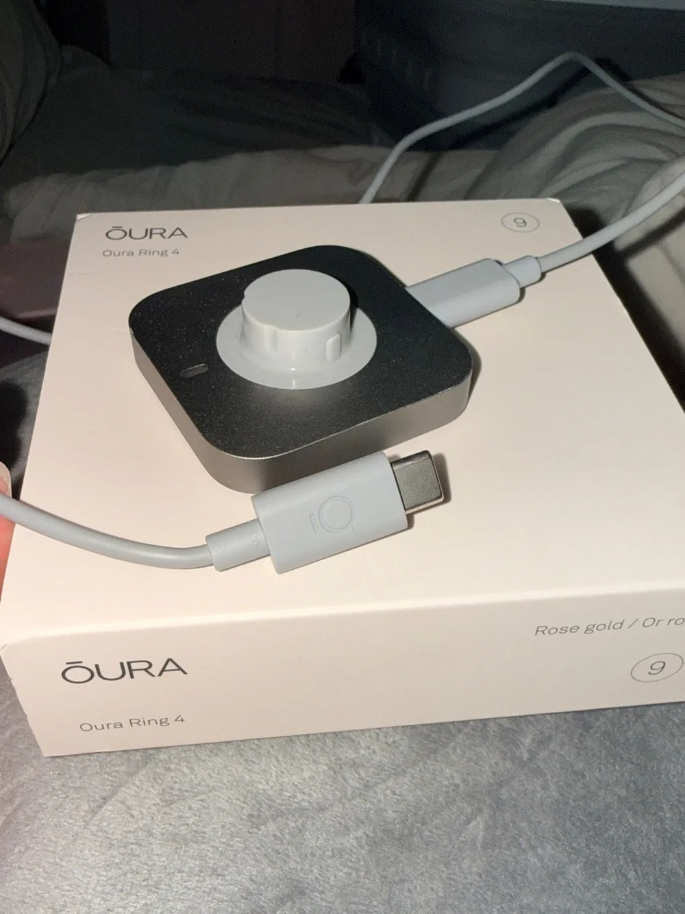 Oura Ring Gen 4 (Size 9) & Charger Dock - Rose Gold